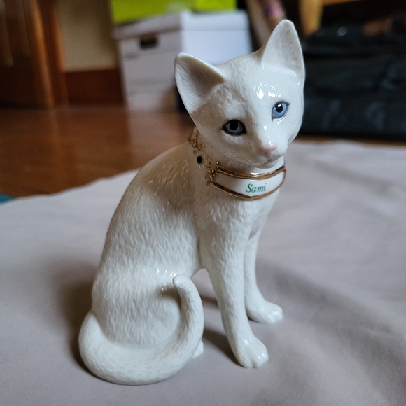Lenox Cat Sculpture Figurine Fine Ivory China - "My Little Darling - Sami" - Picture 1 of 4